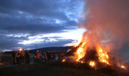 Bild eines Brennenden Hutzelfeuers